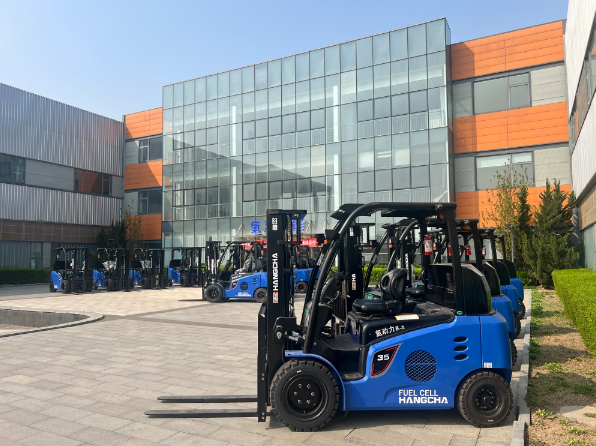 The first batch of self-produced hydrogen fuel cell forklifts in Tianjin Port Free Trade Zone was of